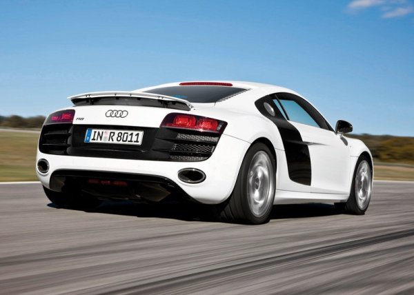 <p><strong>Топ 10 на най-скъпите за поддръжка коли</strong><br /><br />2. Audi R8 Coupe (5.2 quattro)<br /><br />> Разходи за период от 5 години: $193,429<br />> Цена като нов: $170,175<br />> Среден разход на гориво: 15.7 л/100 км.</p>