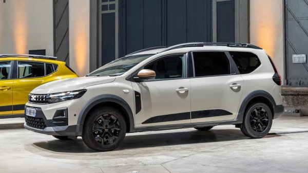 Спрямо 2025: -48% спад
Началото на годината по традиция е по-слаб период за Dacia на българския пазар. Сега към това се прибавя и друг фактор: решението на румънската марка на Renault едновременно да обнови цялата си гама. Новата Eco-G версия с по-голям бензинов мотор, автоматик и газова уредба започна реално да се доставя само преди няколко седмици. 

