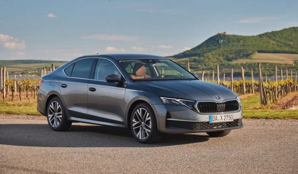 Спрямо 2025: -11% спад
Бестселърът на чешката марка бе обновен през 2024 и се раздели с неатрактивните 3-цилиндрови двигатели. Но и цената се увеличи осезаемо, което може би обяснява сегашния спад. Тук са включени и 11 регистрирани бройки Octavia RS. 
