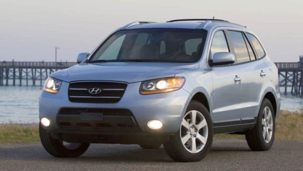 Този атмосферен двигател се намира в Santa Fe и Tucson от предишни поколения.

Надежден, не прегрява, има ангренажно верижно задвижване.

Пробег от 400 000&ndash;500 000 км не е изключение, а норма.
