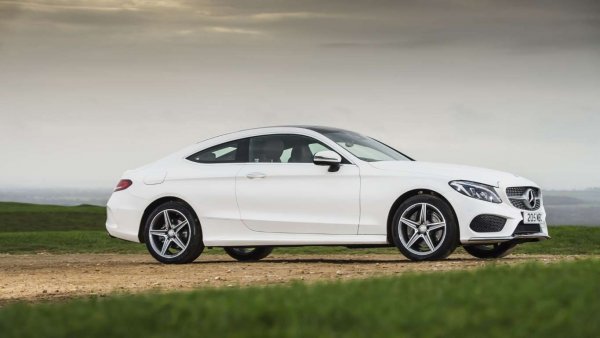 Най-старият производител на автомобили в света все още има какво да научи. C-Class Coupe беше най-малко надеждното купе, кабриолет или спортна кола в проучването. Престижните E-Class и S-Class завършиха в долните три в съответните си категории.