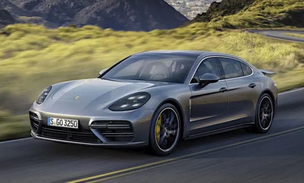 Когато SUV-ът Cayenne  беше пуснат на пазара преди 20 години, някои ентусиасти се оплакаха, че Porsche предава своето наследство от спортни автомобили, като се насочва към този сектор. Cayenne все още е на пазара и все още заема много място, но в никакъв случай не е най-дългото Porsche. Taycan Cross Turismo, например, е с над три сантиметра по-дълъг.
Нито един от тези модели обаче не надвишава пет метра . Стандартната Panamera го прави, а версията Executive с дълго междуосие е още по-дълга. С 5199 мм , това е най-дългото Porsche, произвеждано някога.
