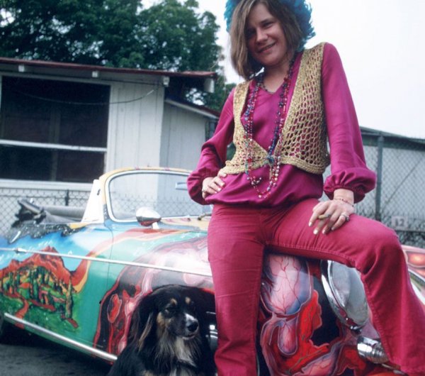 Певицата, която си отиде на фаталната 27-годишна възраст, си мечтаела за 
Mercedes-Benz, но в крайна сметка се задоволила с употребявано Porsche 356 Cabriolet. След това я дала на един член на екипа си да я пребоядиса и да й придаде необходимия за епохата вид. След смъртта й от свръхдоза през 1970 колата остана притежание на семейството й чак до 2015, когато бе продадена на търг за впечатляващите 1.2 милиона лири. 
