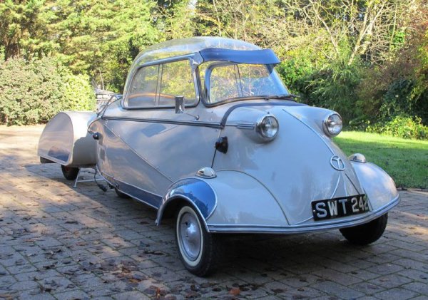 Легендарният вокалист на Roxy Music притежаваше Messerschmitt KR200 през 70-те. Този автомобил е дело на същата компания, която правеше германските изстребители през Втората световна война - но за разлика от тях разполага само с 10 конски сили. Но Фери не е от хората, които разчитат на колата си да им повдига самочувствието. 
