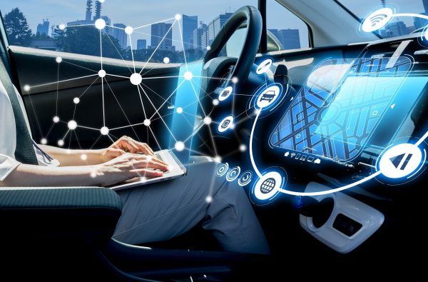 Ако по-рано китайските автомобили бяха критикувани за техния опростен дизайн, заимстван от водещи автомобилни производители с 5-10 години закъснение, сега техният дизайн, особено на интериора, изглежда твърде напреднал. Същото се отнася и за високите технологии, които понякога отблъскват обикновения потребител.
