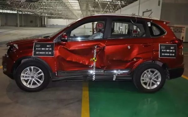 Ако колата попадне в катастрофа, има голяма вероятност от повреда на електронните компоненти. Това вероятно се дължи на недостатъчна защита на окабеляването срещу късо съединение.
