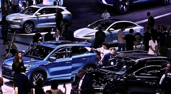 Напълно неоправданото разширяване на моделните гами на водещи компании и появата на по-малко известни модели на пазара води до изобилие от автомобили, които са сходни по отношение на производителността. Проблемът е, че когато ги купуват, хората не се замислят, че са продадени много малко автомобили от всеки модел. Това води до проблеми с резервните части, което забавя сериозно ремонтите. 
