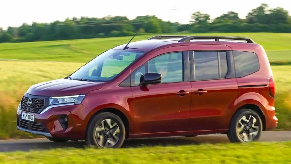 Моделът на Nissan може да се заеме място между Renault Kangoo и Mercedes-Benz T-Class. Почти никой не го е забелязва, въпреки че основните му данни са доста убедителни - 4,49 метра дължина, от 775 до 3500 литра багажник и 1500 килограма теглителна сила.

Двигателите са турбобензинов със 130 к.с. или напълно електрическа система с мощност 122 к.с. и с пробег от 300 километра.