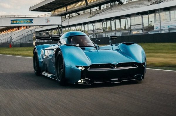 Прототипът на този едноместен, изцяло електрически спортен автомобил се появи за първи път на фестивала на скоростта в Гудууд през 2021 г. Той е продукт на британския стартъп McMurtry, основан през 2016 г., който три години тайно работи по проекта. Целта на Sperling беше да предизвика тежките превозни средства и да създаде супер лек електрически едноместен автомобил.

Въпреки че Sperling не се състезава, той е създаден според всички стандарти за безопасност на моторните спортове - карбонов монокок с вградена защита при преобръщане. Автомобилът ускорява от място до 100 км/ч за 1,4 секунди, достигайки скорост от 249 км/ч. Прототипът на Spierling не е сериен модел, но McMurtry в момента го предлага за 1 милион долара.
