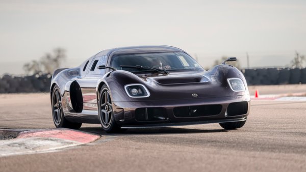 Този спортен автомобил е разработен през 2021 г. и базиран на класическия Lotus 62 от 1966-1975 г. Radford беше компания за производство на каросерии през 60-те години на миналия век, която фалира, но сега се възроди с новия Type 62/2. Ако някой придава модерен вид на стара кола, Radford тръгна по различен път и скри новите технологии под старомодна каросерия.

Хиперавтомобилът е оборудван с 3,5-литров двигател V6 с компресор, произвеждащ 605 к.с. и тежи малко над 1000 кг. Може да развие 290 км/ч. Особеност на Тип 62/2 е, че няма електронни системи за управление. Липсата на системи за сигурност обяснява и малката партида - ще бъдат произведени общо 62 бройки на цена от 400 000 долара.
