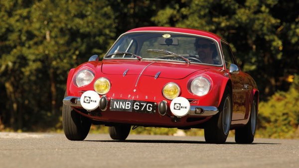 Мнозина я сочат като най-красивата френска кола на следвоенната епоха. Дизайнът е на Микелоти