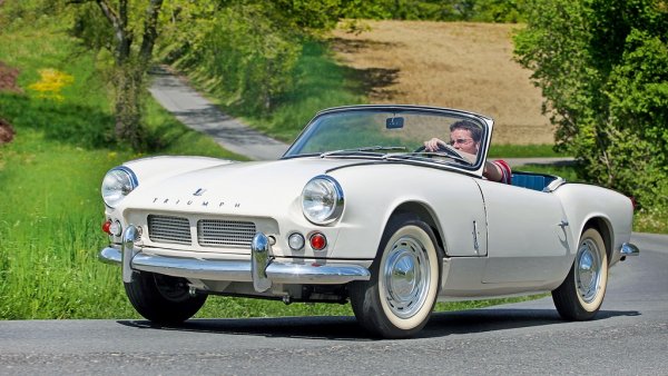 На практика огромната част от легендарните британски спортни коли от 50-те, 60-те и 70-те са по дизайн на Микелоти