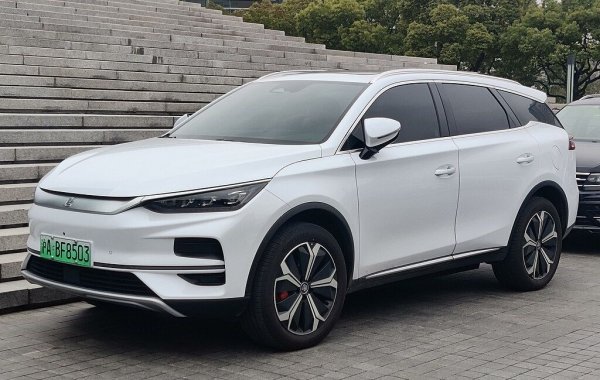 Още един кросоувър, който се предлага с хибридно или чисто електрическо задвижване. Вече е във второто си поколение, а тази година получи фейслифт. Чисто електрическата версия изминава 565 км с едно зареждане по стария цикъл NEDC. 
