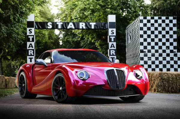 Компанията е регистрирана в края на 2016 и се появи в Женева през 2017 с модел, който трябва да конкурира продукцията на Morgan и освен това много прилича на моделите на Morgan.