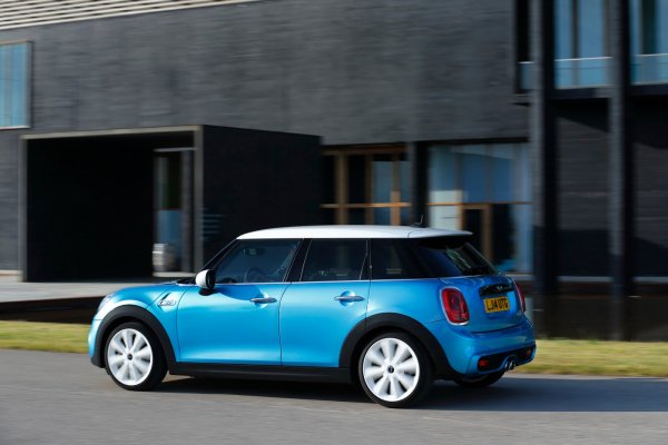 Новото поколение MINI с пет врати