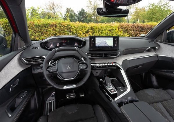 Също така заради специфичната мултимедийна платформа много купувачи избягват употребяваните Peugeot след изтичане на гаранцията. В резултат на това 3008 е един от лидерите на амортизацията в последните поколения.