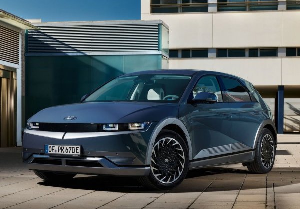 Амортизация след покупка: до -28%.

Това е много технологично напреднал и стилен електрически кросоувър. Но пазарът е различна реалност, тъй като там има сериозна конкуренция от китайските електромобили, които предлагат по-голям пробег за по-ниска цена.
