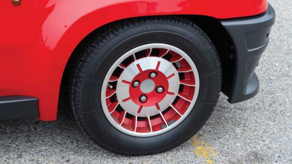 Това е още една от онези джанти, които само с един поглед ще разпознаете мигновено на кой автомобил принадлежат. Веднага на ум ще ви дойдат мускулестите страни и големите въздухозаборници на малкия звяр на Renault &ndash; легендарният Renault 5 Turbo, който използва тези колела в много от цивилните си версии. Уникалните джанти се слагали дори и на Alpine A310.