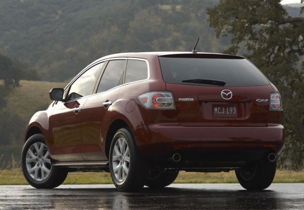 Собственици на модела се оплакват от проблеми със светлините, чието отстраняване не е никак евтино. Във фаровете се събира влага и тя уврежда управляващия модул. При ранните версии с турбокомпресор може да излезе от строя помпата за високо налягане, като този проблем е решен при автомобилите, произведени след 2009 година.