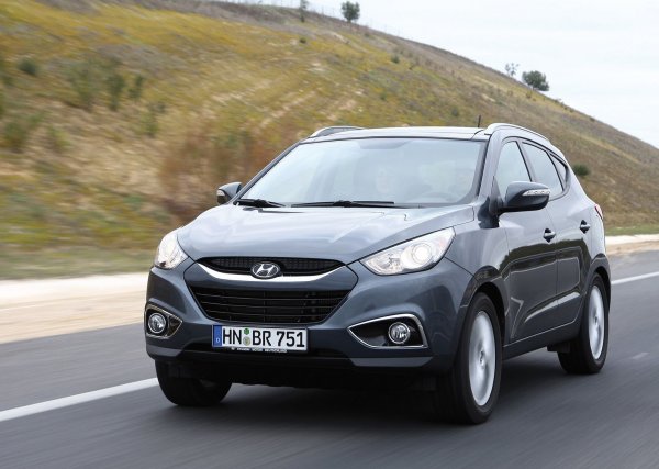 Този модел беше представен на автосалона във Франкфурт през 2009 година, а производството му стартира през 2010 година. При него също често се срещат проблеми с боята, но за разлика от Mazda CX-7 при него защитата от корозия е на много по-високо ниво и оплаквания от това почти няма.