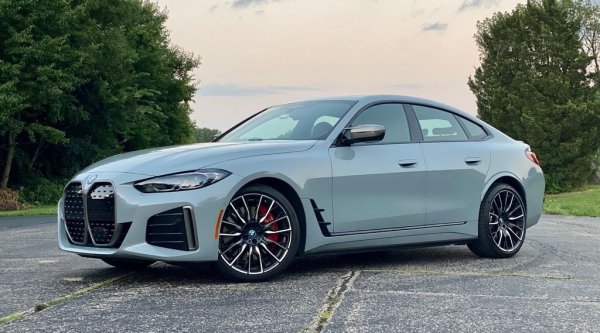 Eлектрическата "четворка" на BMW е най-продаваният електрически премиум автомобил у нас (ако смятаме Mercedes EQS и EQS SUV за два различни модела). Тук търсенето расте със солидните 67% спрямо първото полугодие на миналата година. 
