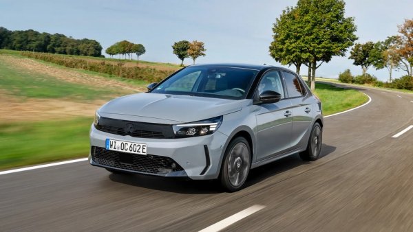 Почти двойно (95%) увеличение в регистрациите за електрическата Corsa. Любопитно е, че Opel значително изпреварва в електрическия сегмент братските марки Peugeot и Citroen. 
