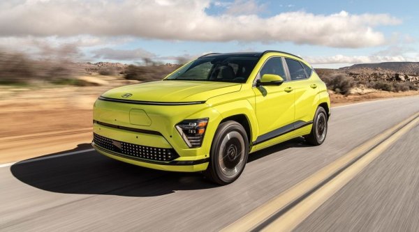 Цели 37% ръст за електрическата версия на корейския кросоувър. С конвенционално задвижване, новото поколение на Kona е чувствително по-скъпо от старото, но при електрическия вариант разликата е по-малка. 
