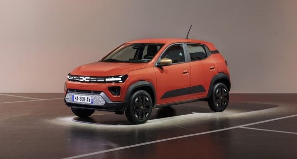 Най-евтиният електромобил в България (ако не броим някои електрически четириколки като Citroen Ami) е и най-продаваният, макар и с аванс от само две бройки през Tesla Model Y. Вероятно продажбите тепърва ще се раздвижат след дебюта на новия Spring - със същите технологии ,но с доста по-атрактивен дизайн. 
