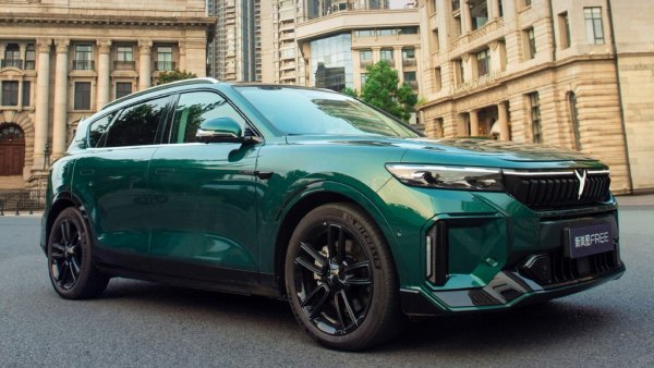 17. BMW iX1 - 17
18. Renault Zoe - 16
19. VW ID.4 - 15
20. BMW iX - 14
20. Toyota bZ3X - 14
20. VW ID.7 - 14
23. Mercedes EQB - 13
23. Peugeot 2008 - 13
25. Audi Q4 - 12
25. Voyah Free - 12 (на снимката)
25. Kia EV9 - 12
25. VW ID.3 - 12
29. Renault Kangoo - 11
30. MINI Cooper, BMW iX2, Peugeot 208, Volvo XC40, Ford Mustang Mach-E - по 10
