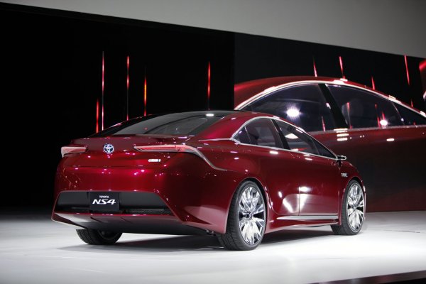 Детройт 2012 - Toyota NS4 Plug-in Hybrid Concept