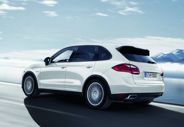 С ремонти са се сблъскали 31,3% от собствениците на този иначе превъзходен SUV. Те са на стойност от над 1500 паунда, което е доста шокиращо, тъй като обикновено Porsche Cayenne е сред лидерите по надеждност на пазара. Ремонтите обаче са скъпи, като те са свързани предимно с електрическите системи на модела.