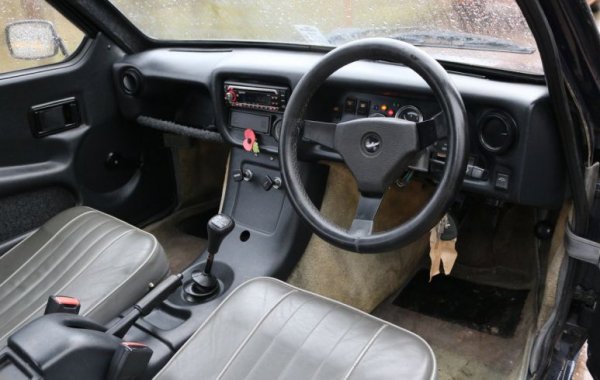 Всъщност единствената причина изобщо да съществува е една вратичка в британското законодателство през 70-те, която позволявала да се кара и от хора без пълноценна шофьорска книжка. Това направило Robin твърде популярен в миньорските и индустриални градчета на Северна Англия, където отнетите свидетелства за употреба на алкохол по онова време са рекордно много. 
