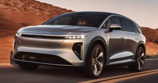 В категорията Световен луксозен автомобил за 2026 г., Cadillac Vistiq, Lucid Gravity и Volvo ES90 бяха обявени за финалисти. В крайна сметка Lucid Gravity надделя. 