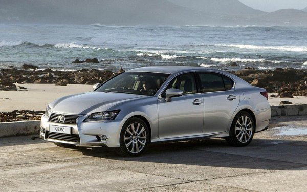 Този седан е сравнително надежден, но и той си има дефекти. Сред слабите му места са муфата за промяна на фазите на газоразпределение на 3,0-литровия двигател VVTI с 249 к.с., както и проблеми с катализатора. Автоматичната скоростна кутия не обича агресивно отношение, а радиаторът може да се запуши и това да доведе до прегряване на мотора.

Случва се ангренажният ремък да излезе от строя сравнително бързо, но много при този модел зависи от обслужването, което трябва да се провежда на строго определени интервали. Например, на 15 000 км трябва за се почистват и смазват спирачите апарати.