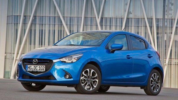 Среден процент проблеми: 14,4%
Среден пробег: 82 000 км
Тук се обхващат последните бройки от второто поколение на Mazda 2 и първите бройки от третото поколение (DE и DJ). Забележките на TUV са почти изцяло към кормилната уредба. По-старият модел имаше проблеми с лагерите, но до 2013 те бяха отстранени. За колите от 2014 имаше сервизна акция за въздушните възглавници. При третото поколение сервизни акции са провеждани заради корозия по горивната рейка, а също и заради риск от пожар заради дефектни инвертори - уверете се, че колата е минала през тази конкретна акция. Атмосферните двигатели на Mazda нямат пъргавината на турбомоторите при конкурентите, но нямат и техните проблеми. 