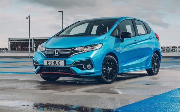 Среден процент проблеми: 12,7%
Среден пробег: 81 000 км
В тази възрастова категория се застъпват второто и третото поколение на Jazz. Но не те се отличават драматично помежду си нито като технологии, нито като издръжливост. При по-старата кола проблем са спирачките, а единствената съществена сервизна акция бе заради прословутите "гърмящи" въздушни възглавници на Takata. При по-новото поколение имаше и акция заради дефектен обтегач на предпазния колан, отново дело на Takata. Сравнително чести са оплакванията от бързо амортизиращи се акумулатори и свещи. Но като цяло малкият Jazz се представя много добре. 
