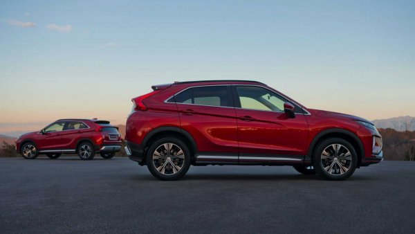 Спортният автомобил, произвеждан до 2005 година, отстъпи място на компактно SUV-купе с дължина 4,44 метра. При него са останали някои спортни детайли по каросерията - като спойлер на каросерията, който изглежда доста ефектно.

За разлика от гореспоменатите модели, Mitsubishi Eclipse Cross няма електрифицирани двигатели в Европа, като може да разчита или на 1,5-литров бензинов турбомотор 163 к.с., съчетан с предно задвижване или с 4х4., или на 2,2-литров дизел със 148 к.с. и AWD. Само първият вариант обаче се вмества донякъде в цената, тъй като струва 30 550 евро. При втория сумата скача до 39 550 евро.