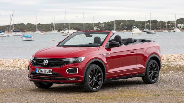 В групата има и един кабриолет, тъй като T-Roc не се предлага като купе-кабриолет. Всъщност, открита версия на германския модел попада в списъка по две причини - първата е оригиналността на каросерията (SUV-кабриолетите са много редки) и второ - цената му стартира от 29 900 евро.

На дължина този автомобил е доста по-къс от Renault Arkana - само 4,27 метра, като се предлага единствено с бензинови двигатели. Те са 3-цилиндров с обем 1,0 литър и мощност 116 к.с., както и 4-цилиндров с обем 1,5 литра, развиващ 150 к.с. Багажникът обаче има обем от едва 258 литра.