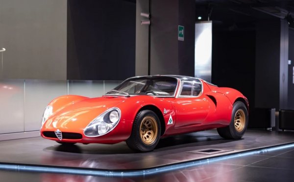 33 Stradale Prototipo - много от водещите автомобилни дизайнери днес я сочат като най-красивата кола в историята