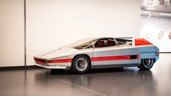 Прототипът 33 Navajo, създаден от Bertone 