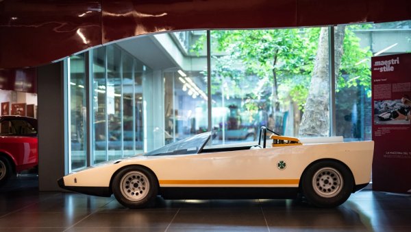 Прототипът P33 Cuneo, дело на Pininfarina