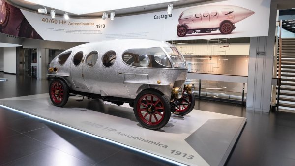 ALFA 40-60 HP Aerodinamica - прототип, поръчан от един граф през 1914, като механиката е от Alfa, а необикновеното алуминиево купе - от Castagna