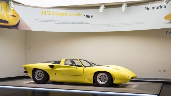 Това 33/2 Coupe повече прилича на Ferrari, и нищо чудно - дизайнът е на Pininfarina