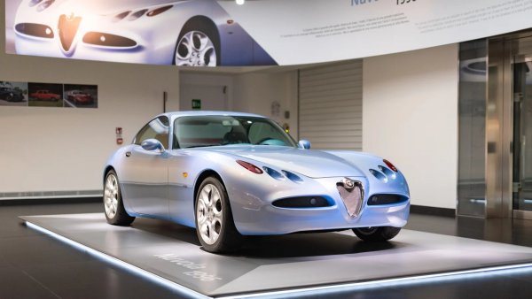 Nuvola Concept от 1996, нарисувана от бъдещия главен дизайнер на VW Валтер де Силва и няколко негови студенти