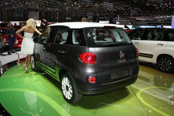 Момичетата на автосалон Женева 2012