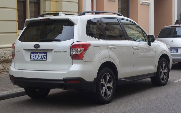 Вариаторът Lineatronic е надежден (като за CVT, разбира се), но все пак възможностите му са ограничени, а ремонтите са болезнено скъпи. Прилично изглеждащи бройки на десет години се предлагат у нас от 20,000 до 27,000 лева. Но трябва да сте много внимателни с избора на мотора: повечето оферти на пазара са за катастрофалния 2-литров боксерен дизел, който създава проблеми повече от всеки друг агрегат, използван някога от японците. 
Двулитровият бензинов боксер със 150 коня мощност е далеч по-сигурен, но не особено динамичен. 2.5-литровият вариант върви много по-добре, но и харчи солидно. И двата агрегата имат склонност към маслен глад и прегряване на четвъртия цилиндър - следете внимателно нивото на маслото и антифриза. 
