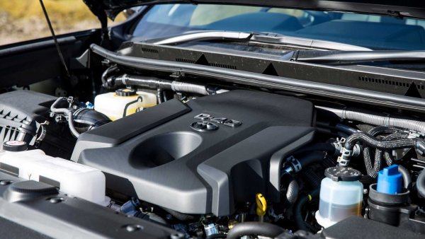 Мощният японски офроудър в крайна сметка се отказа от своя много здрав 4-цилиндров 3,0-литров турбодизел 163 к.с. от серията KD, който беше използван при няколко поколения и за последно беше поставян на модела през 2015 година. Тогава моделът беше обновен, като под капака му се появи нов двигатнел – 2,8-литров от серията GD, който е оптимизиран, за да намалява триенето и да отговаря на вредните емисии. Агрегатът дебютира със 177 к.с. и 450 Нм, след което се повиши мощността си до 204 к.с. и 500 Нм. В Същото време той консумира с 12% по-малко гориво. 