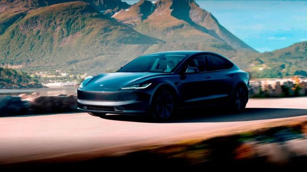 След актуализацията Model 3 получи батерия от 75 kWh и пробег до 545 км. При цени, започващи от 45 000 евро, цената на един километър е 83 евро. Това е една от най-добрите опции на пазара сред премиум моделите.