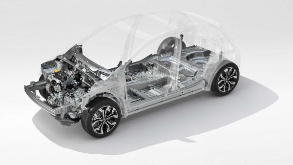 Новите Sandero и Logan обаче са на друга платформа - изцяло новата CMF-B, която се ползва и от актуалните Renault Clio, Renault Captur и Nissan Juke. Не би ли трябвало това да оскъпи чувствително румънските коли? Всъщност не. Разходите за разработване на платформата наистина са по-високи, но се поделят между повече марки, а и икономиите от споделените компоненти многократно ги компенсират. Защото цената е една, ако поръчаш на доставчик 500 000 семеринга, и съвсем друга, ако поръчаш 6 милиона. А Sandero помага доста да се постигне икономия от мащаба, защото през миналата година бе най-продаваният автомобил на дребно (тоест поединично и на частни клиенти) в Европа.
