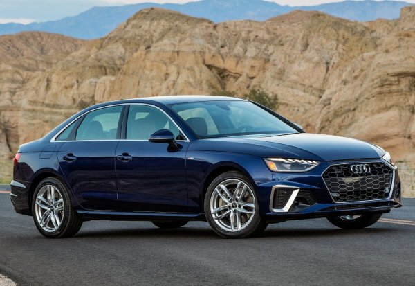 Audi A4 е един от най-яростните съперници на Mercedes C-Class, поне що се отнася до продажбите. Пуснат на пазара през 2015 г. и актуализиран през 2019 г., германският седан е с дължина 4,76 метра и се предлага и във версия комби (Avant). Бензиновите двигатели развиват от 150 до 265 к.с., а дизелите - от 136 до 341 к. Има и версия на природен газ, както и RS-вариант за комбито.